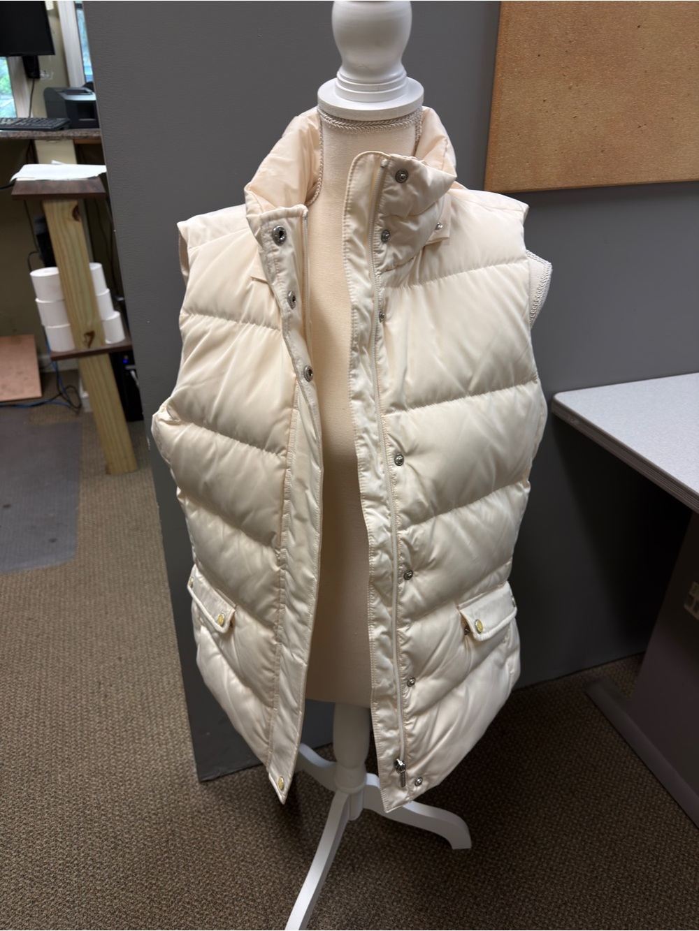 Talbots Down Puffer Vest Faux Fur Hood | Women’s Medium Cream Winter Vest